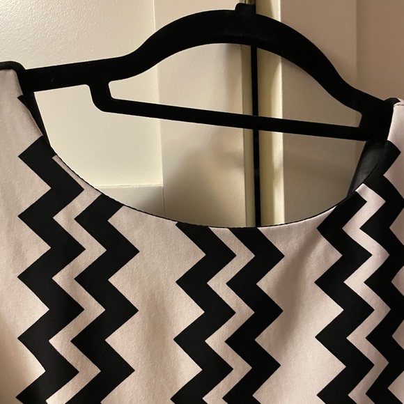 Joseph Ribkoff size 4 midi black & white Geometric design dress - Picture 9 of 11
